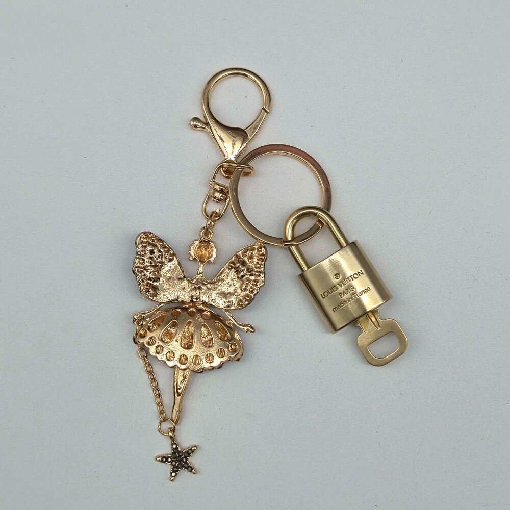 Authentic Louis Vuitton Gold Padlock 🔑 Unbranded Fairy Keychain Bag Charm LV - Picture 3 of 8